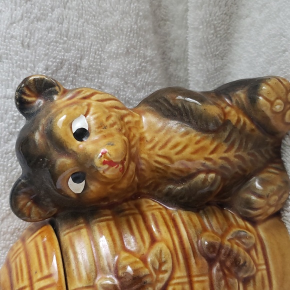 Vintage Ceramic Honey Pot Bear and Beehive Armbee San Francisco from the 1960's - Picture 5 of 5